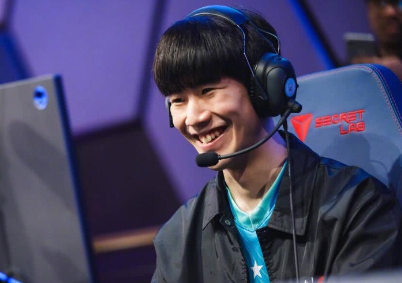 来自BLG团队的新年祝福：祝大家在蛇年好运连连，财运亨通，在 Canyon 中取得连续胜利！