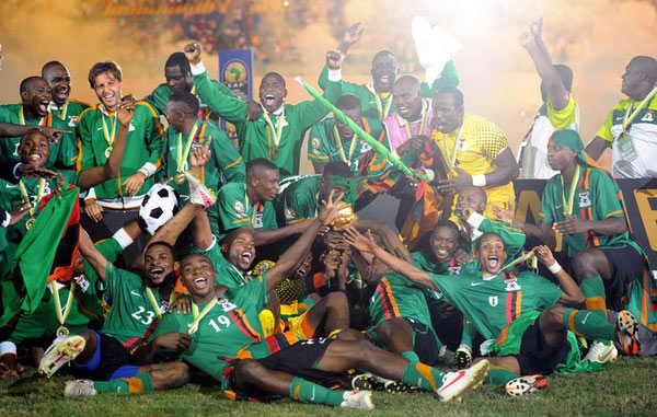 争议判罚点燃全场，两队差点动手