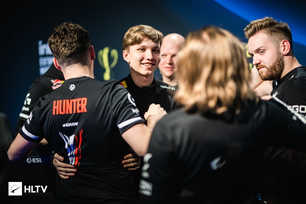 FlyQuest在赛季开局不佳后将dexter转入替补席